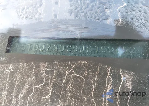 2018 Toyota Sienna Le 7 Passenger z USA, uszkodzony, nr VIN 5TDJZ3DC9JS199452